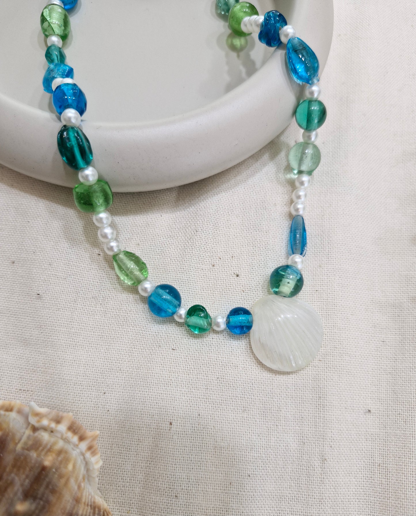 Ketting glaskralen schelp